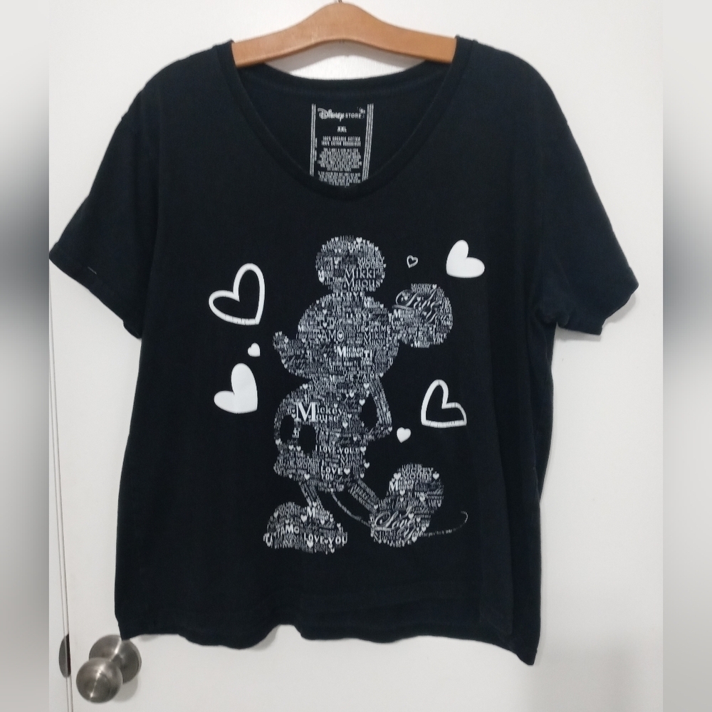 DISNEY STORE WOMEN'S Short SLEEVE MINNIE "LOVE IN ALL LANGUAGES" V NECK T SHIRT